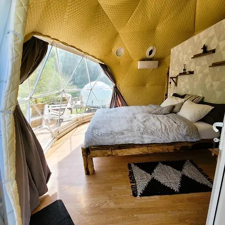 Nomad Glamping *
