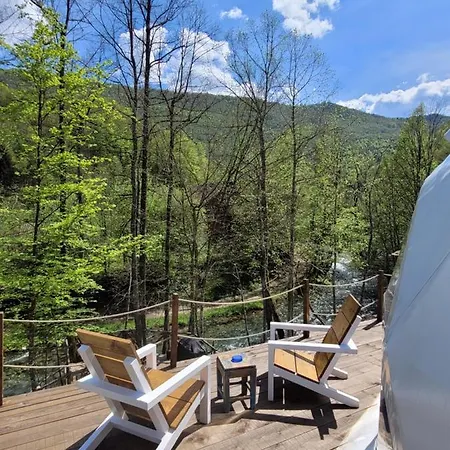 Nomad Glamping Sipovo