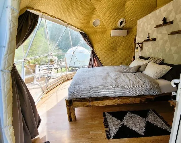 Nomad Glamping *
